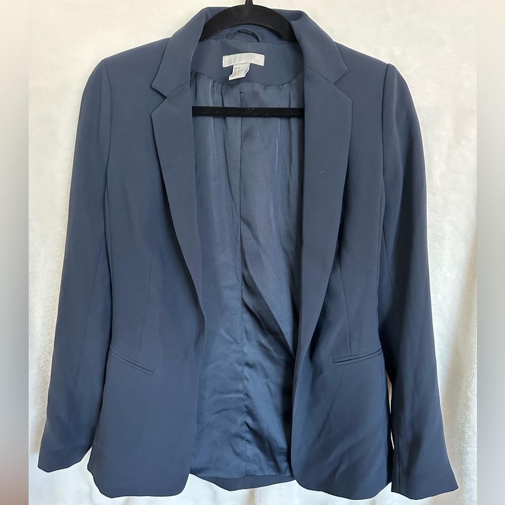 Great condition Navy H&M Blazer/Suit Jacket. US size 4.